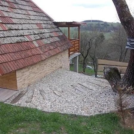 Pavlinka Samota Pri Lese * Chvojnica (Myjava)